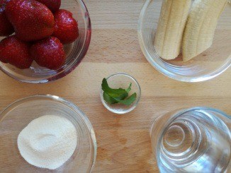 Letní osvěžující jahodovo banánové smoothie se stévií (recept)