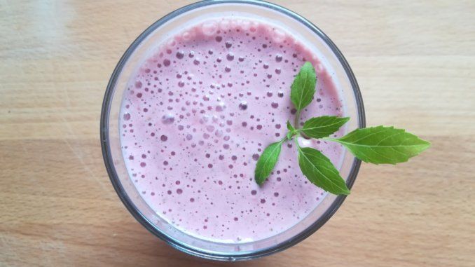 Jogurtovo mléčný jahodový koktejl (recept) - návrat do dětství