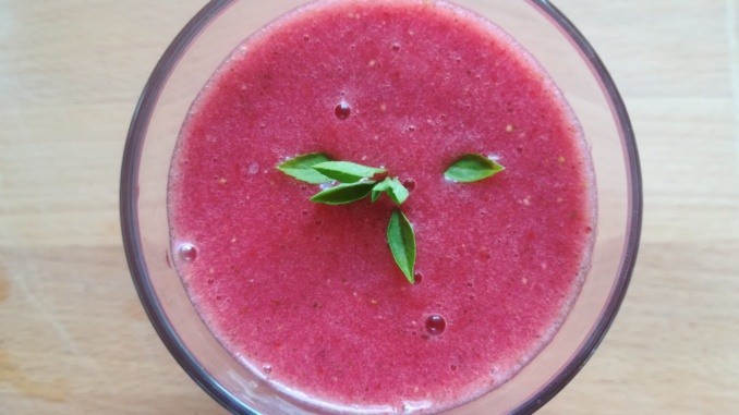 Letní osvěžující jahodovo banánové smoothie se stévií (recept)