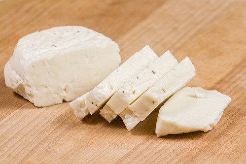 Halloumi sýr - pokud rádi grilujete, pak vyzkoušejte tento sýr