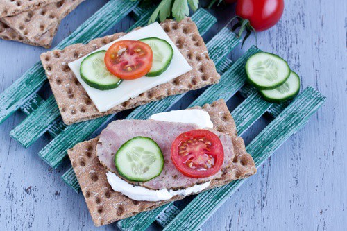 Knäckebrot - křupavý chléb, který může být zdravější alternativou bílého pečiva