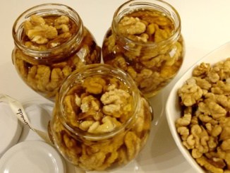 Vlašské ořechy obsahují kvalitní tuky. Můžete si z nich navíc vytvořit výtečné cukroví