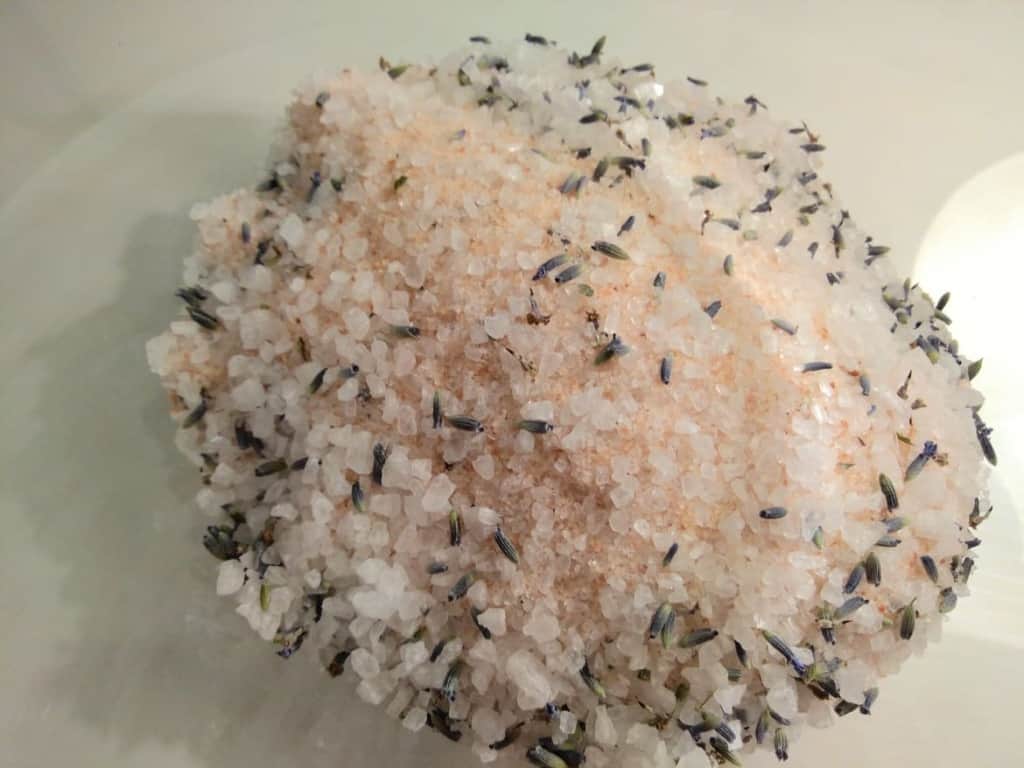 Levandulová sůl (recept) - skvělá pro voňavou a uvolňující koupel