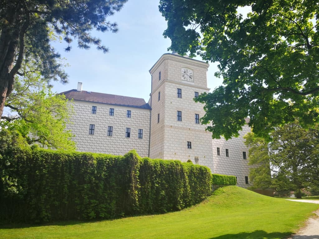 Březnice - státní zámek a bylinková zahrada